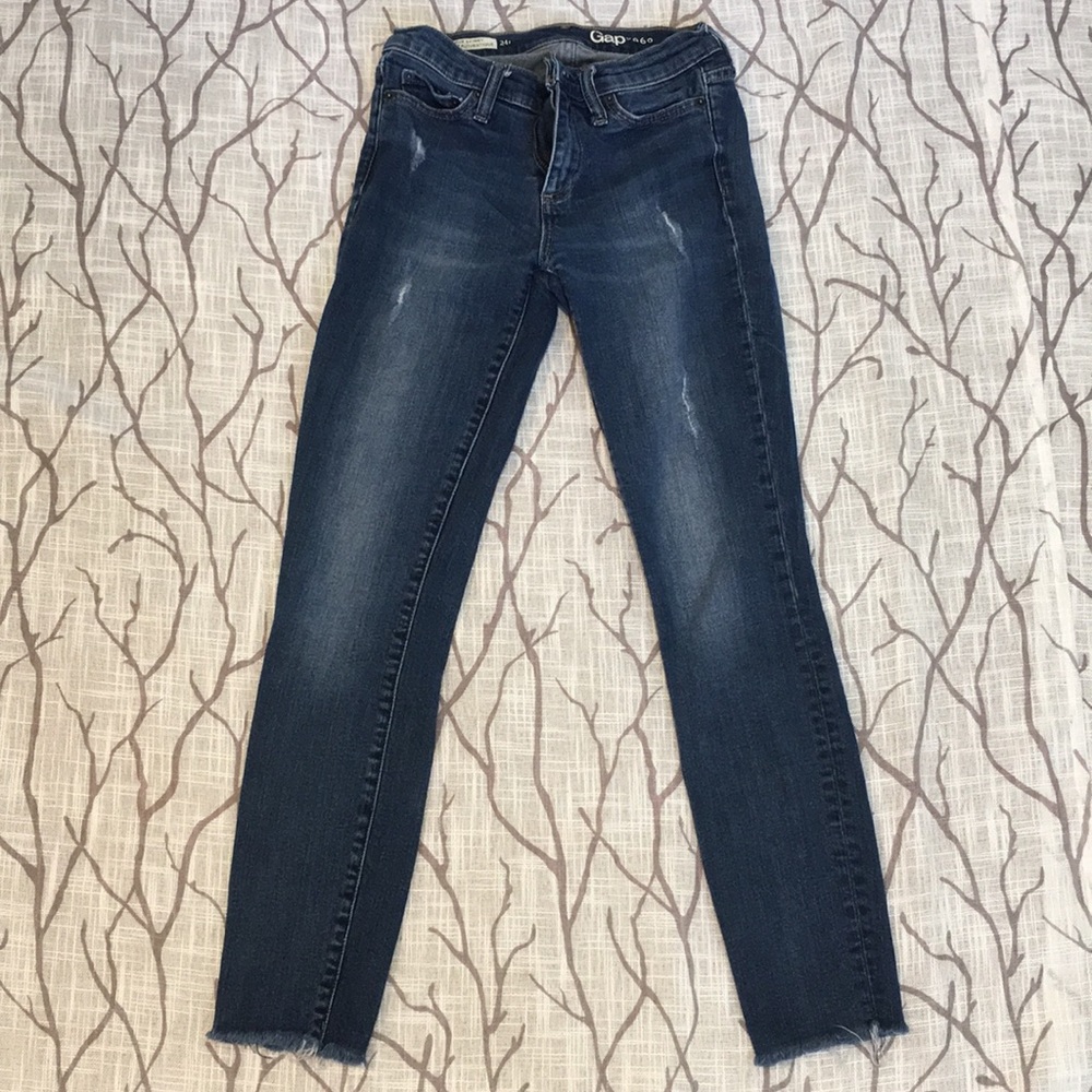 EUC! Gap True Skinny Distressed Jeans